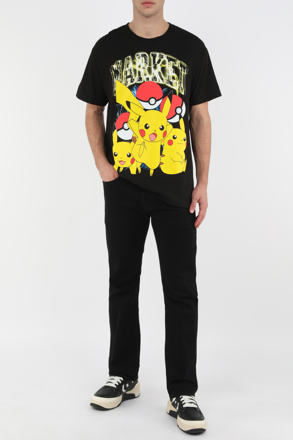 צ'יינה טאון מרקט X פוקימון חולצת טי פיקצ'ון בגוון שחור